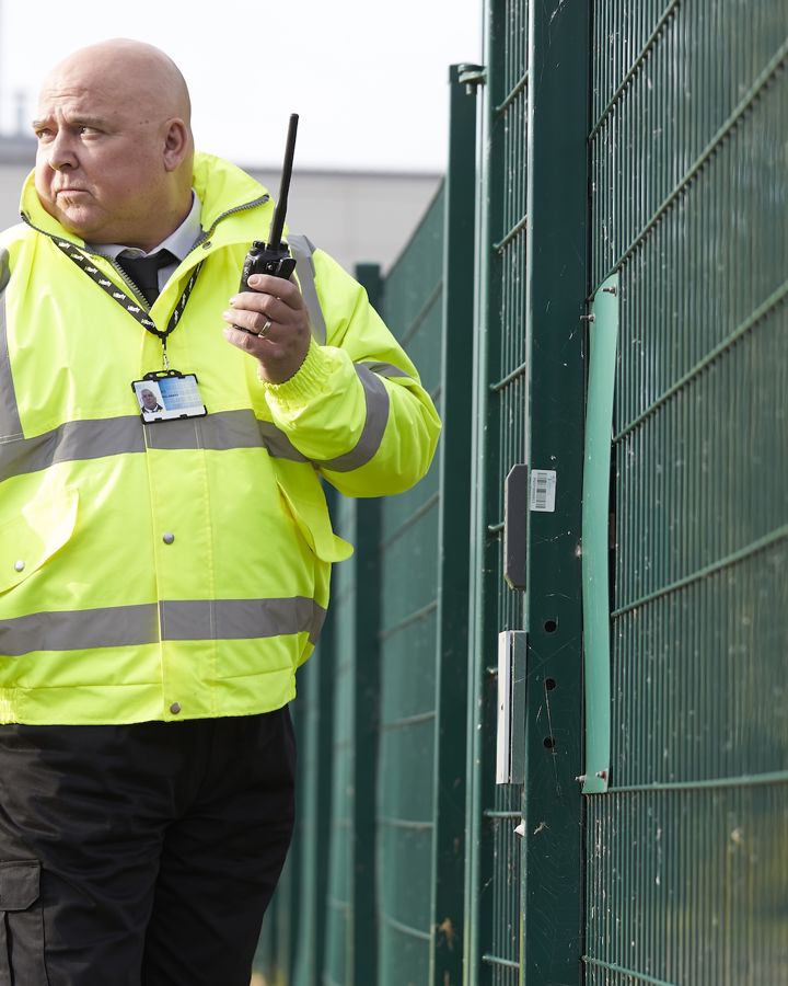 Eu14 Photoshoot Checking Fences 4