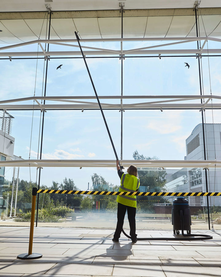 Eu14 Photoshoot Cleaning Windows 3