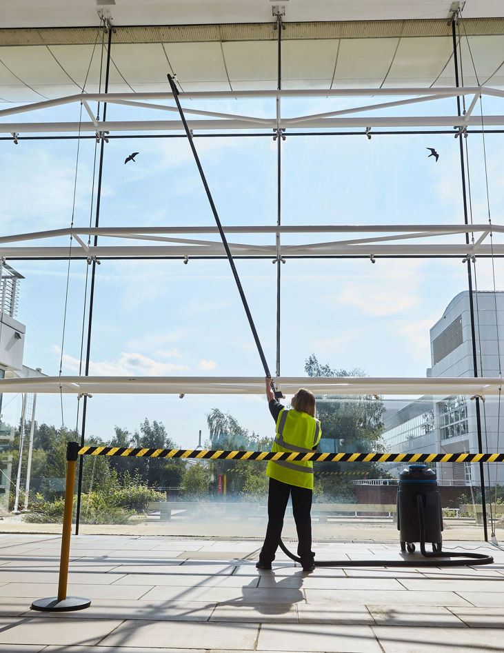 Eu14 Photoshoot Cleaning Windows 3