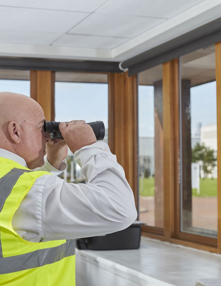 Eu14 Photoshoot Using Binoculars 2