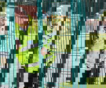 Eu14 Photoshoot Checking Fences