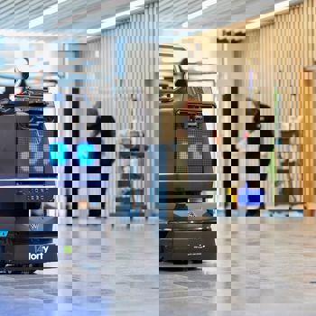 Eu14 Photoshoot Cleaning Cobot (1)