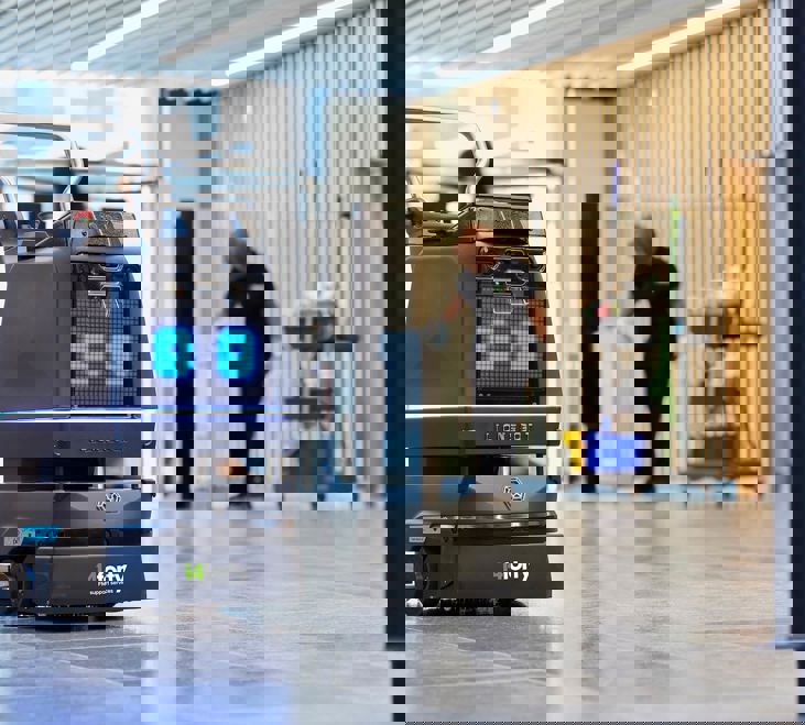 Eu14 Photoshoot Cleaning Cobot (1)