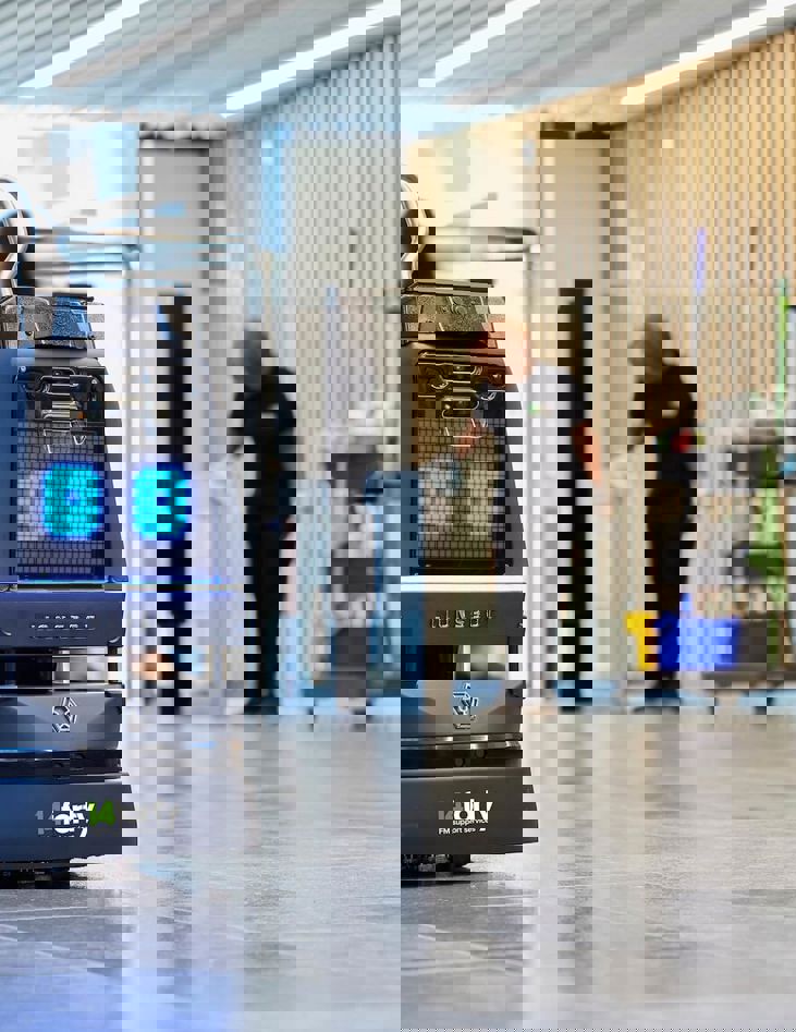 Eu14 Photoshoot Cleaning Cobot (1)