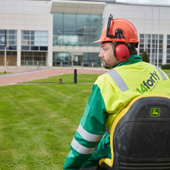 Eu14 Photoshoot Cutting Grass 6