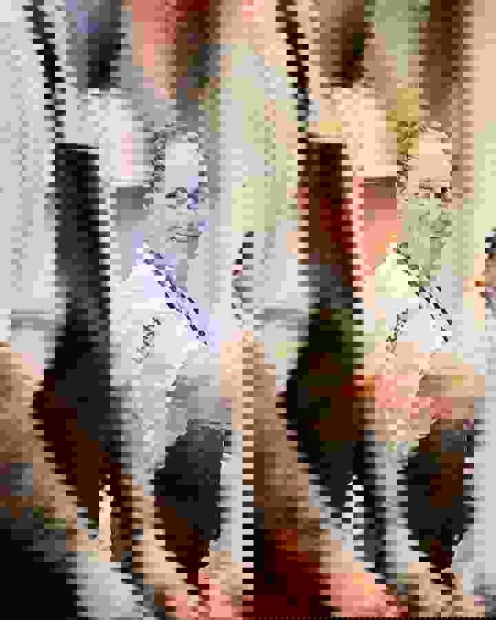 5C4a8527b