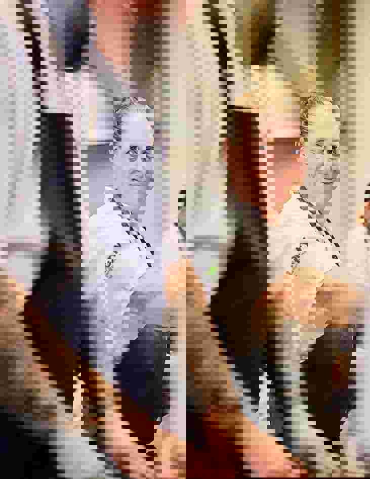5C4a8527b